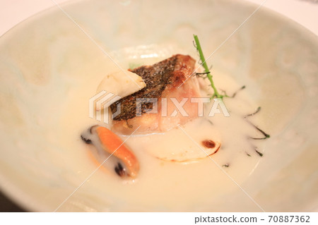 Delicious Hokkaido blue soi and mussels, white cub soup 70887362