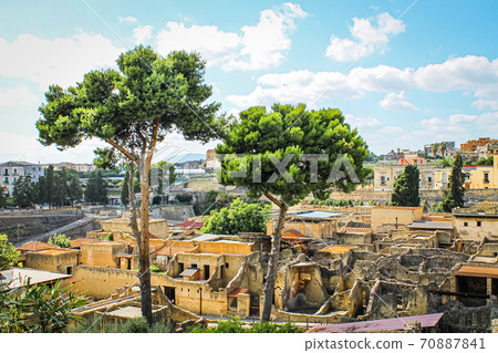 Ruins of the ancient Roman city of Herculanum on the shores of the Gulf of Naples Ruins of the ancient Roman city of Herculanum on the shores of the Gulf of Naples 70887841