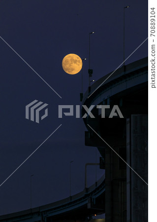 Mid-Autumn Harvest Moon 70889104