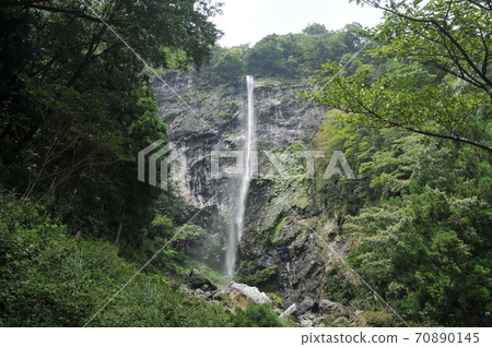 Dynamic flow of Kanjoga Waterfall Kamikatsu Town, Katsuura District, Tokushima Prefecture 70890145