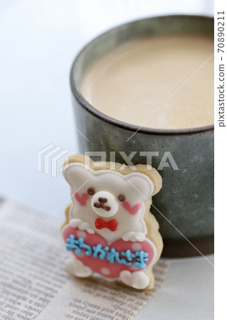 Bear icing cookies with a message of thanks and cafe au lait Bear icing cookies with a message of thanks and cafe au lait 70890211