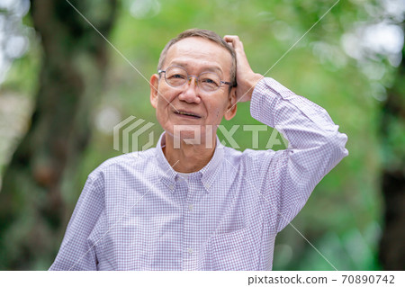 Senior man portrait 70890742