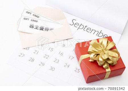 Shareholder benefits and calendar 70891342
