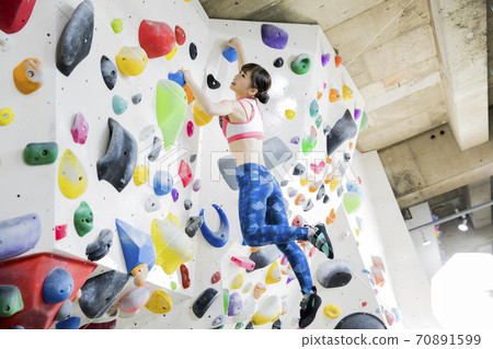 Woman bouldering 70891599