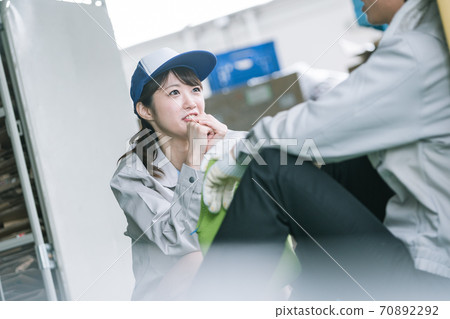 A young woman handing a handmade lunch at work 70892292