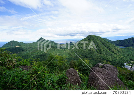 Looking toward Somayama from the summit of Eboshigatake on Mt. Haruna, Gunma Prefecture 70893124