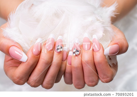 新娘的指甲和羽毛 70893201
