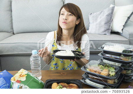 一個大眼睛的女人 一個大眼睛的女人 70893526