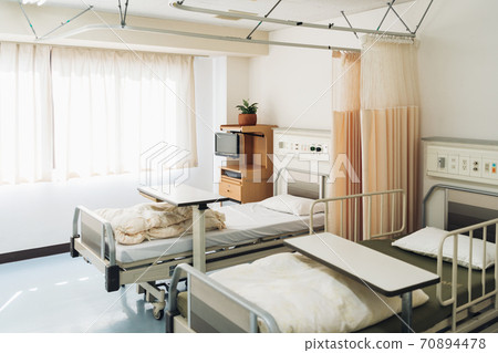 Hospital room scenery 70894478