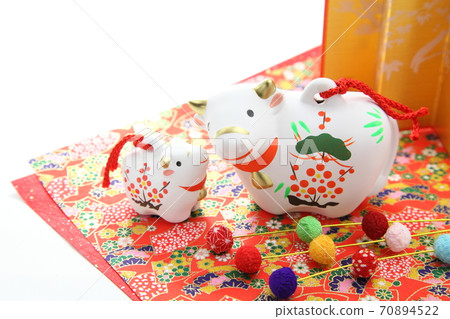 New Year's card material, white background, parent and child, gold folding screen 70894522