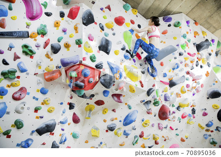 Woman bouldering 70895036