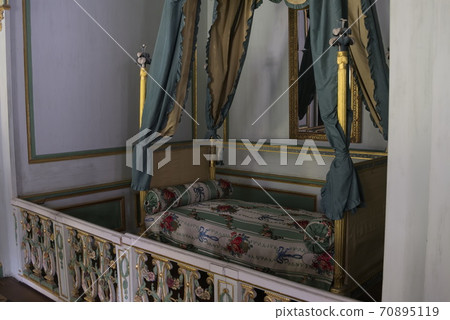 A place for guests to relax, in the guest room, in the house of the XVIII century 70895119