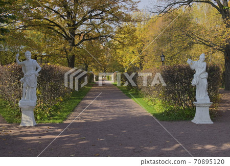 Marble sculptures of the ancient Greek gods Pluto and Venus of the XVIII century, personified wealth and love. Marble sculptures of the ancient Greek gods Pluto and Venus of the XVIII century, personified wealth and love. 70895120