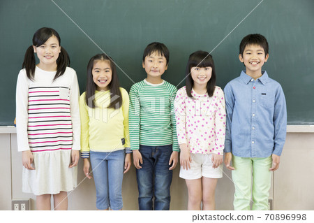 Elementary school student image 70896998