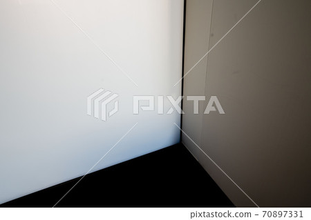 Beautiful white wall corners / corners Beautiful white wall corners / corners 70897331