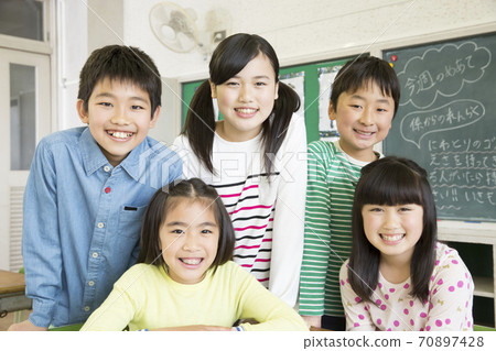 Elementary school student image 70897428