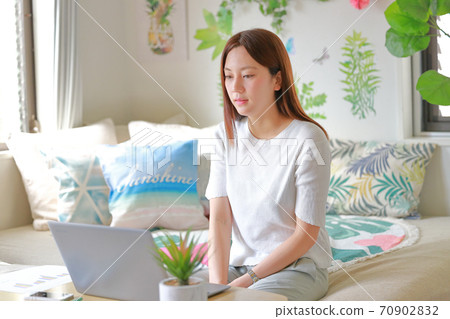 Online meeting_Woman listening with a mysterious face Online meeting_Woman listening with a mysterious face 70902832