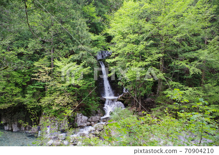 Kisoji's tourist attraction "Atera Valley Six-tiered Waterfall" Kisoji's tourist attraction "Atera Valley Six-tiered Waterfall" 70904210