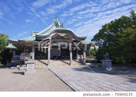 Toyokuni Shrine in Osaka Castle Park Toyokuni Shrine in Osaka Castle Park 70904235