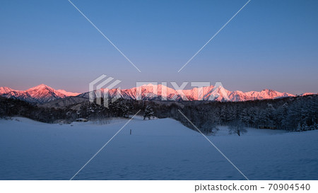 北阿爾卑斯山的黎明/五子山山脈(中山高原/冬季) 北阿爾卑斯山的黎明/五子山山脈(中山高原/冬季) 70904540