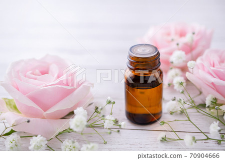 Aroma oil and pink rose aromatherapy image material Aroma oil and pink rose aromatherapy image material 70904666