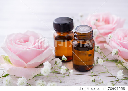 Aroma oil and pink rose aromatherapy image material Aroma oil and pink rose aromatherapy image material 70904668