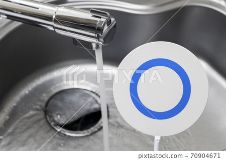 廚房水槽和丸松盤子 廚房水槽和丸松盤子 70904671