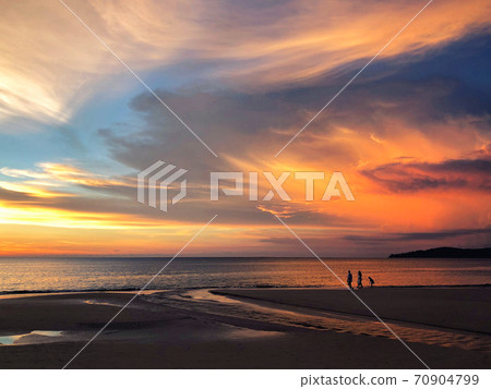 Panoramic view of sunset at Karon beach in Phuket, Thailand Panoramic view of sunset at Karon beach in Phuket, Thailand 70904799