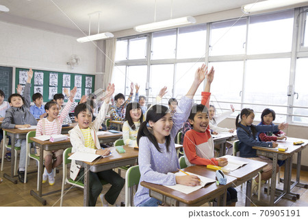 Elementary school class 70905191