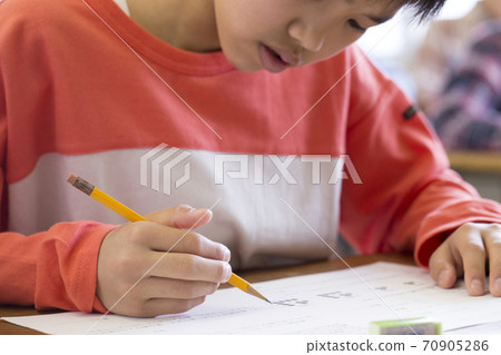 測試的小學生 70905286