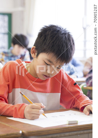 測試的小學生 70905287