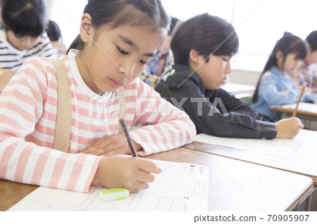 Primary school student who tests 70905907