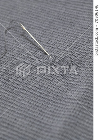 縫製和修理衣服上的孔 縫製和修理衣服上的孔 70906146