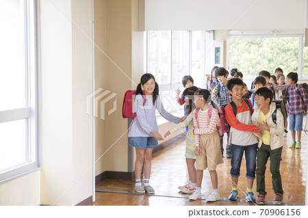 Elementary school students walking in the hallway Elementary school students walking in the hallway 70906156