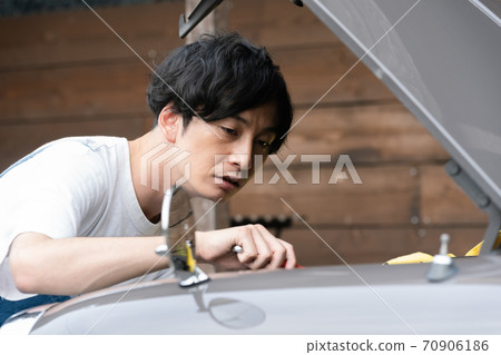 修理汽車的人 修理汽車的人 70906186