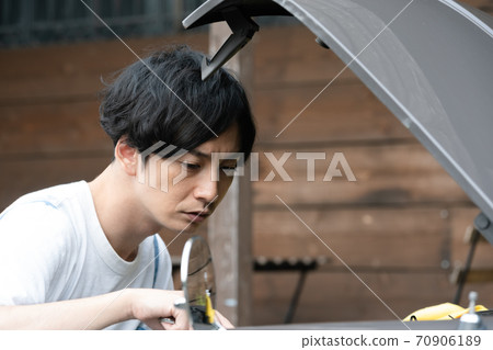 修理汽車的人 修理汽車的人 70906189