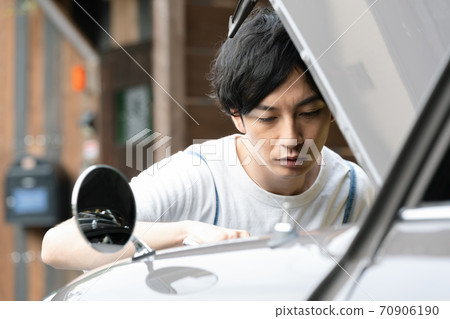 修理汽車的人 修理汽車的人 70906190