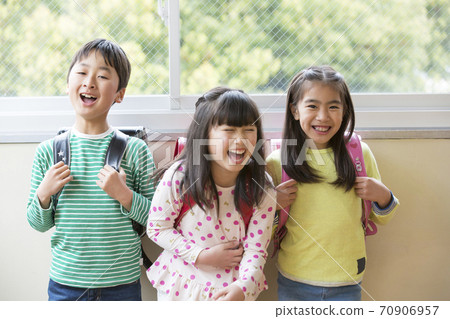 Elementary school student image Elementary school student image 70906957