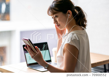 Cafe PC work female tethering 70908552