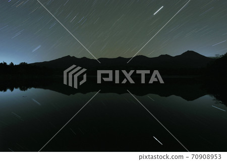 知床五湖（北海道知床）的星空 70908953