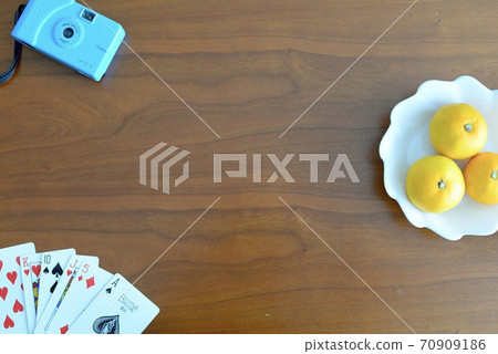 Holiday / consecutive holidays Holiday / consecutive holidays 70909186