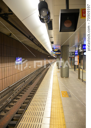 Keihan Railway Naniwabashi Station Platform Keihan Railway Naniwabashi Station Platform 70909397