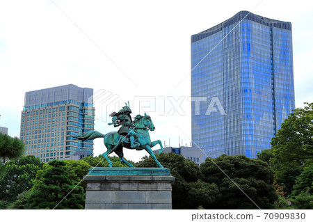 Tokyo walk Kokyogaien statue of Kusunoki Masashige Tokyo walk Kokyogaien statue of Kusunoki Masashige 70909830