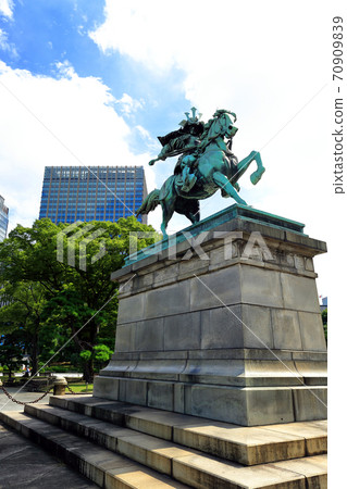 Tokyo walk Kokyogaien statue of Kusunoki Masashige Tokyo walk Kokyogaien statue of Kusunoki Masashige 70909839