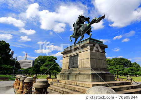 東京徒步,皇宮外苑,正成正立雕像 東京徒步,皇宮外苑,正成正立雕像 70909844