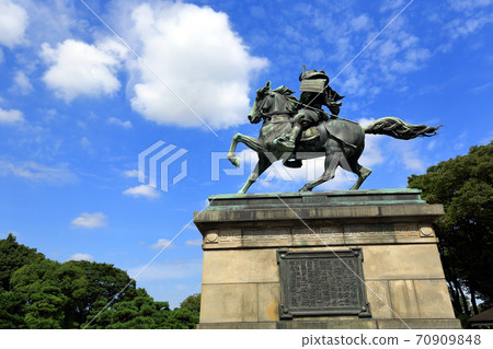 東京徒步,皇宮外苑,正成正立雕像 東京徒步,皇宮外苑,正成正立雕像 70909848