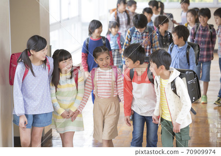 Elementary school students walking in the hallway Elementary school students walking in the hallway 70909974