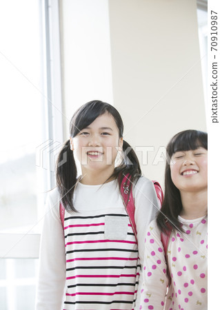 Elementary school students walking in the hallway Elementary school students walking in the hallway 70910987