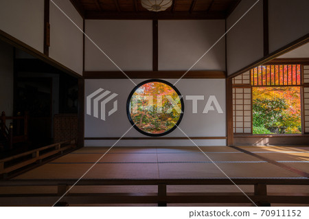 Kyoto Genko Gion's Fall Foliage Window of Enlightenment and Lost Window Kyoto Genko Gion's Fall Foliage Window of Enlightenment and Lost Window 70911152