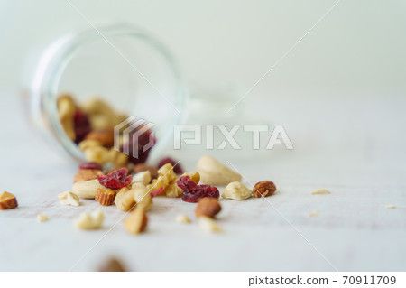 Dried fruit Dried fruit 70911709